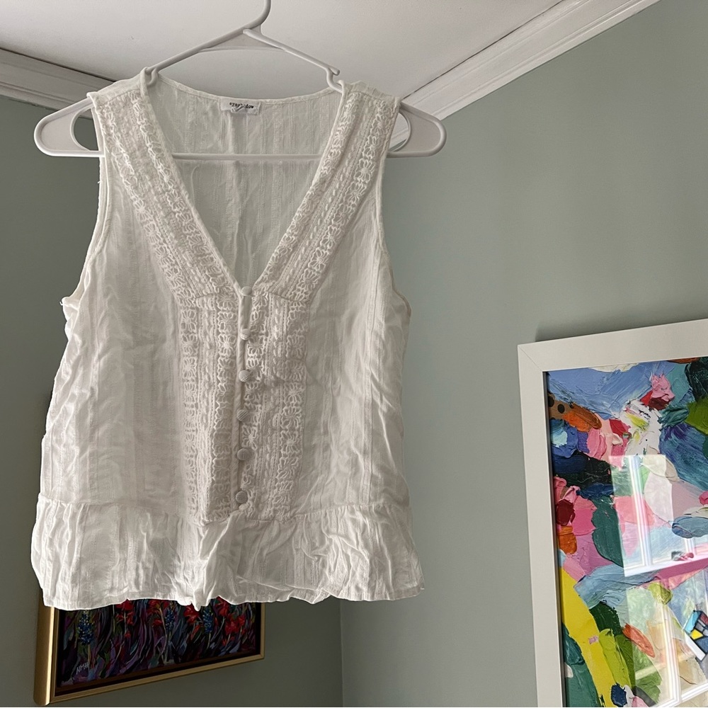 Eyeshadow cropped white tank top